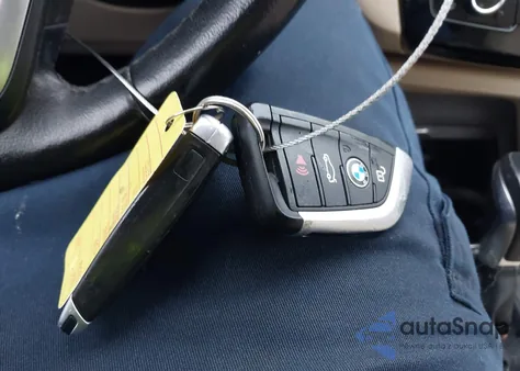 2017 BMW X1 xDrive28I z USA, uszkodzony, nr VIN WBXHT3Z38H4A53600